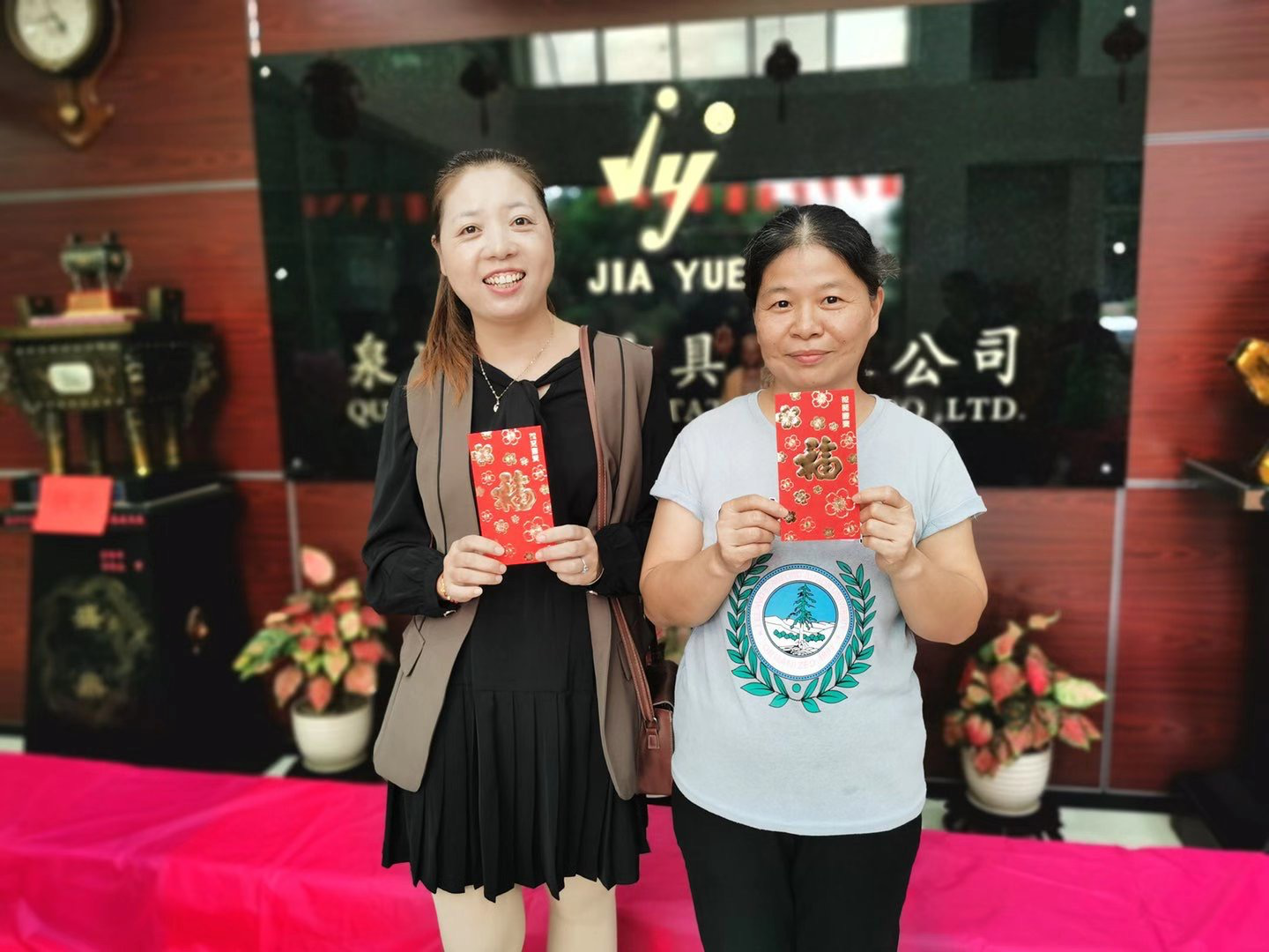 When the Mid-autumn festival meets the National Day